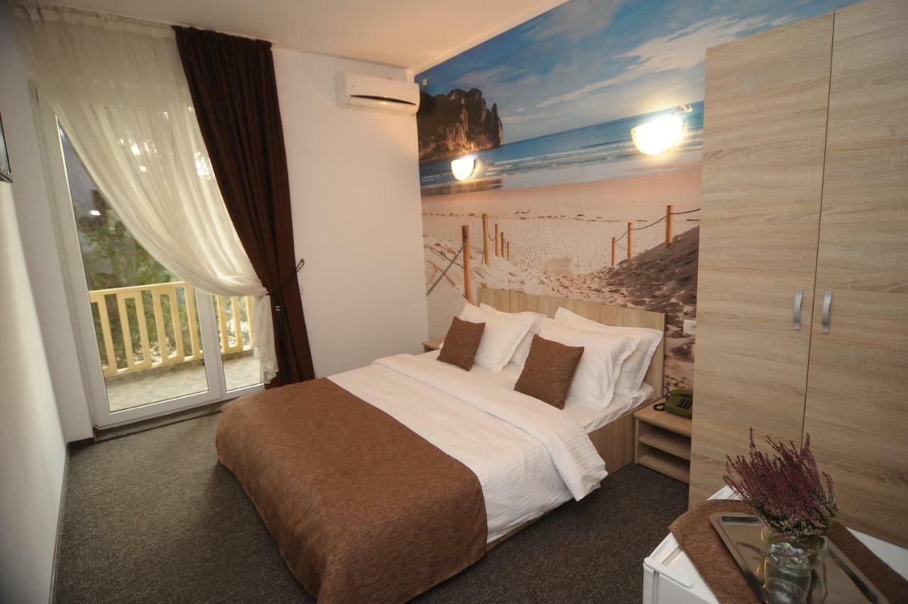 Pinguin Hotel 3*